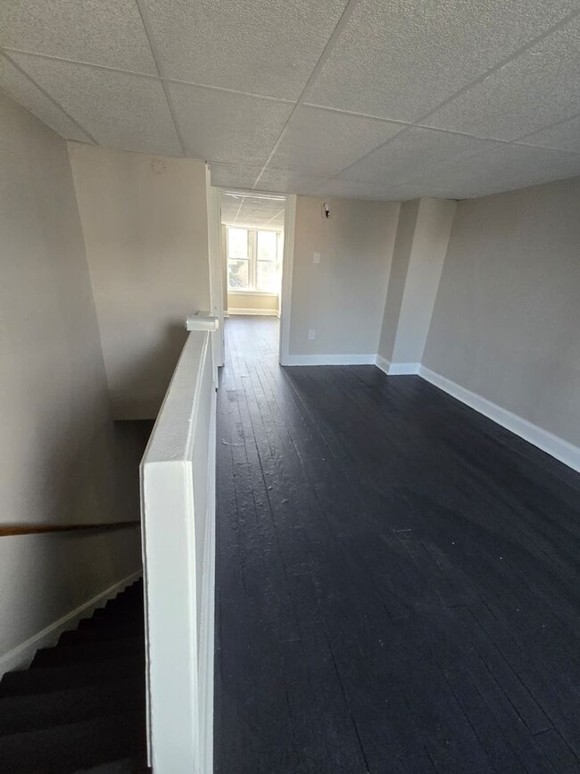 Building Photo - Renovated 4 Bedroom Home – Hardwood Floors Throughout – Available Now