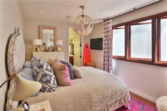 Building Photo - 3124 The Strand