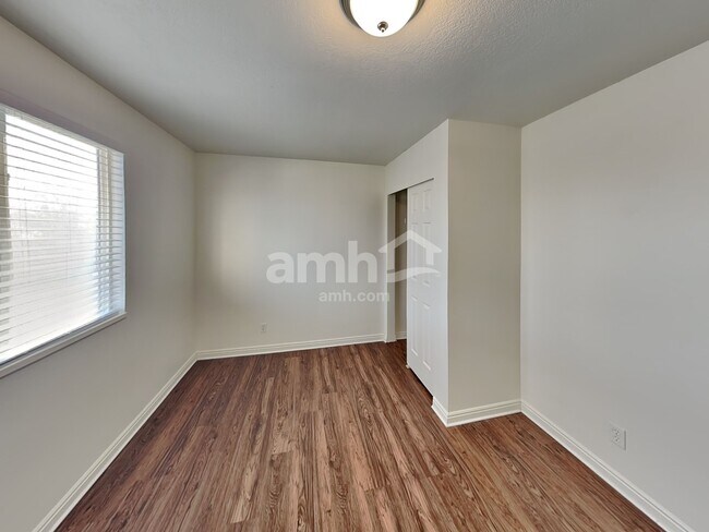 Building Photo - 5739 Impressions Dr