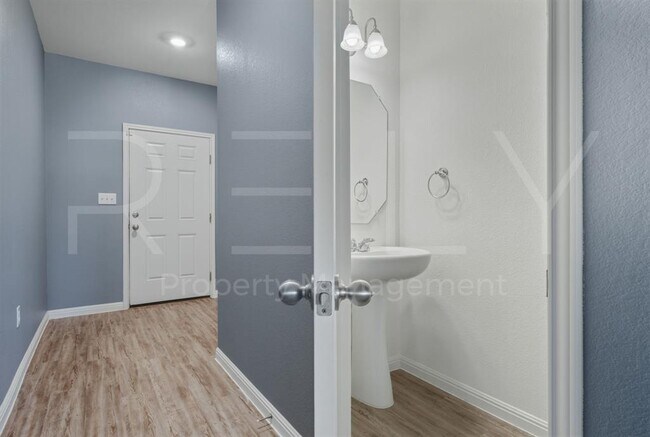 Building Photo - 220 Wonderful Life Way