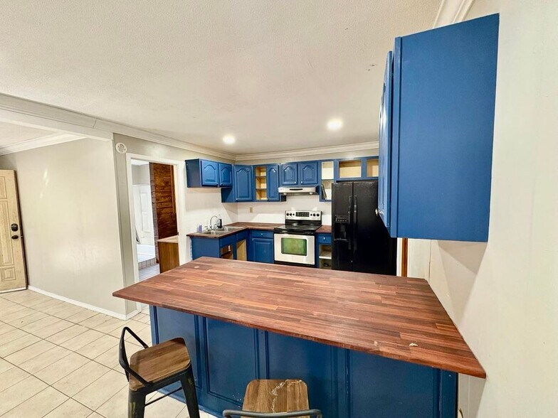 Building Photo - 76052 Crystal Dr