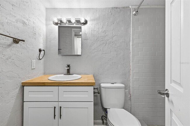 Building Photo - 6308 Newtown Cir