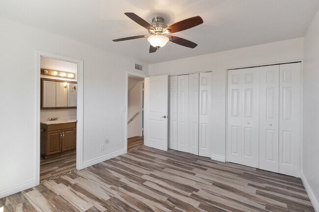 Building Photo - Old Town Remodeled Four Bedroom!