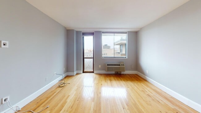 Building Photo - Dupont Circle One Bedroom W/Roof Top Pool,...
