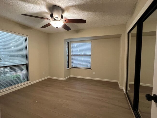 Building Photo - Updated South Natomas Condo