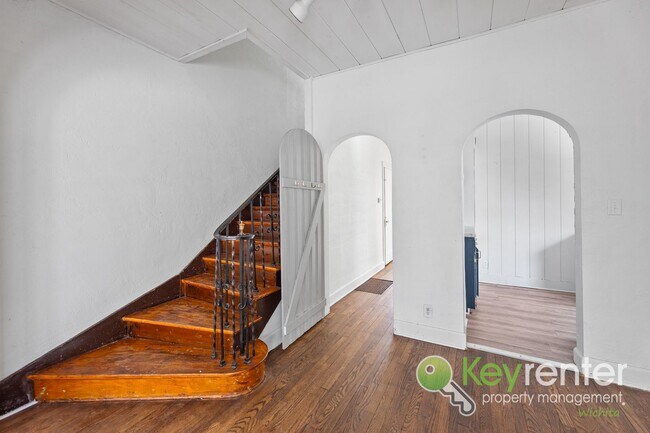 Building Photo - E Lewis St Duplex