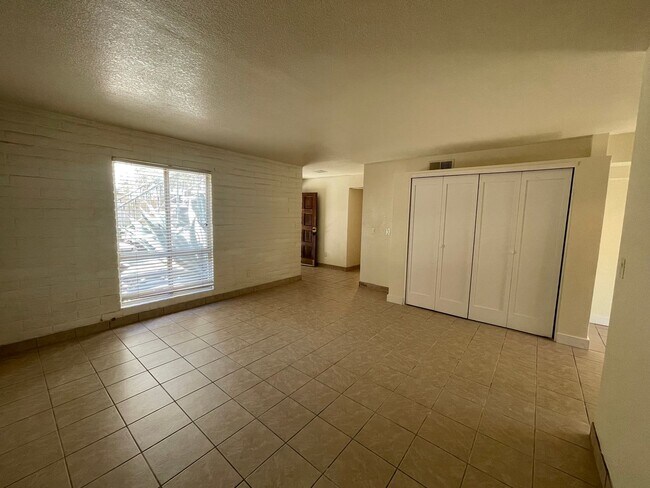 Building Photo - Remodeled 2 Bed / 2 Bath in Lovely Community – Pool, Covered Parking & Great Location