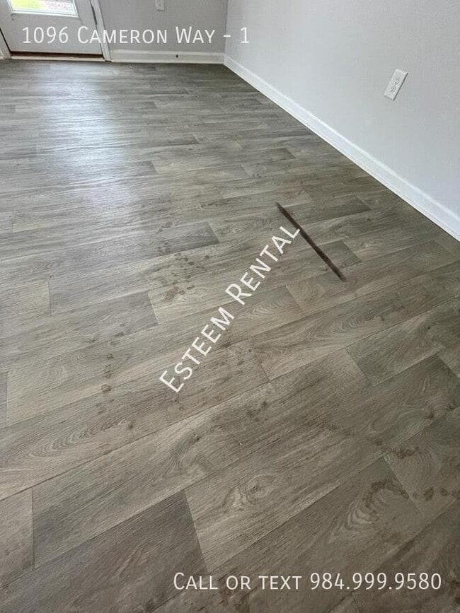 Building Photo - 1096 Cameron Wy