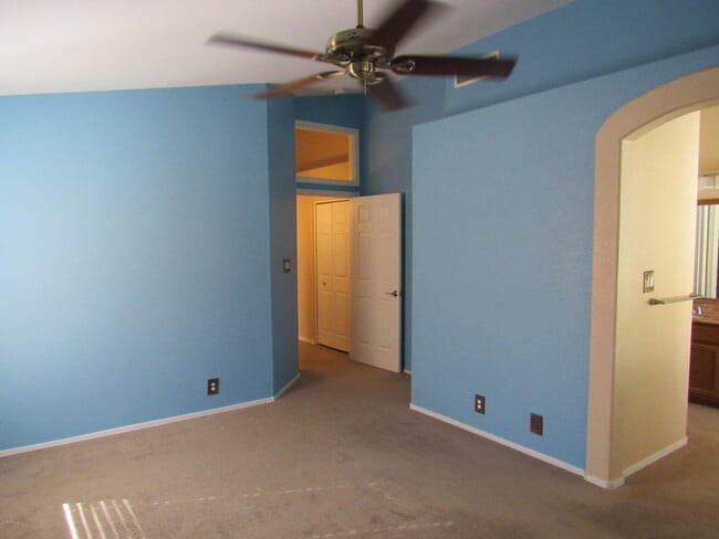 Building Photo - 853 E Constitution Dr