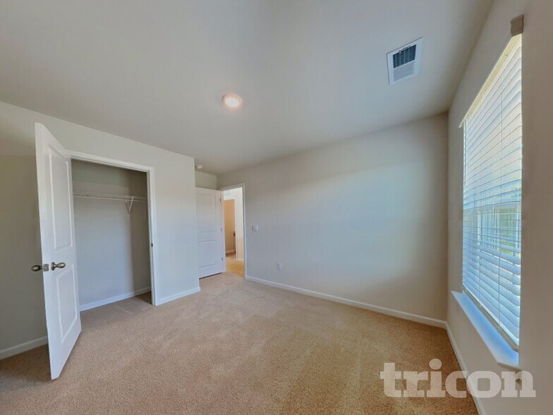 Building Photo - 120 Paper Birch Wy