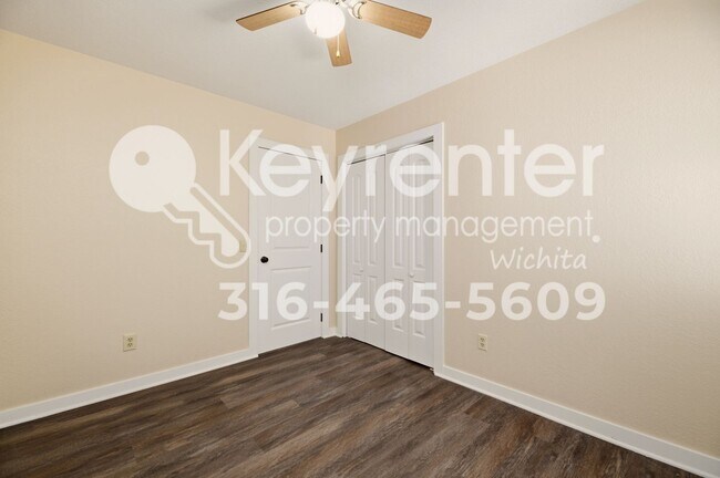 Building Photo - Well maintained 3 bedroom, 3 bath home close to everything you need!