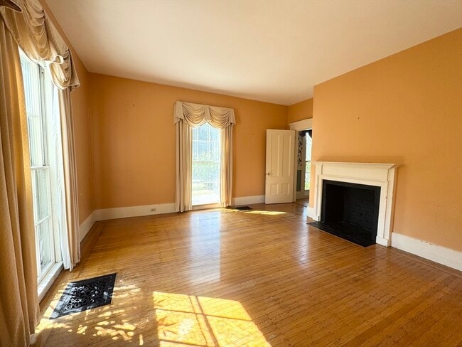 Building Photo - 344 Lowell St