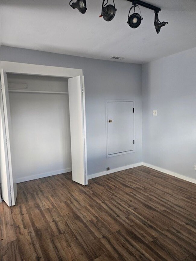 Building Photo - Private Studio Apartment