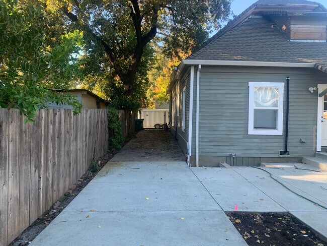 Building Photo - 149 W 21st St