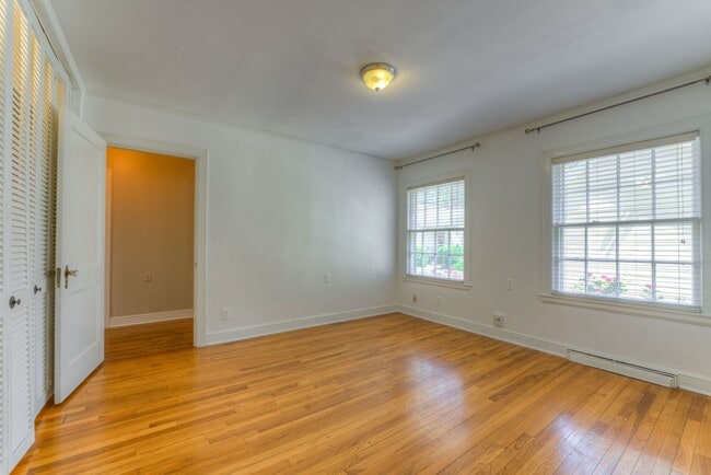 Building Photo - Beautiful 3 bed/3 full baths PLUS flex spa...