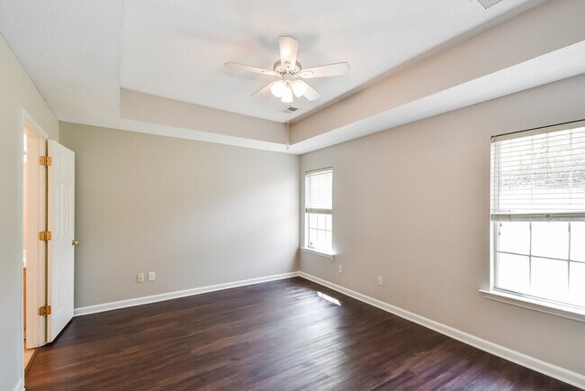 Building Photo - 10243 Hamilton View Dr