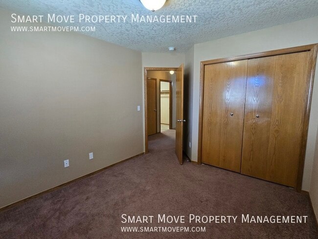 Building Photo - 2593 N Ridgebury Way