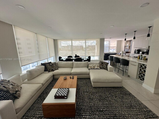 Building Photo - 2751 S Ocean Dr