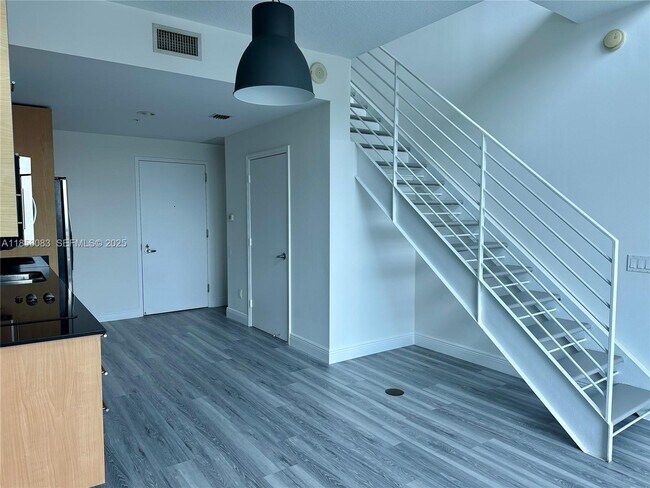 Building Photo - 60 SW 13th St