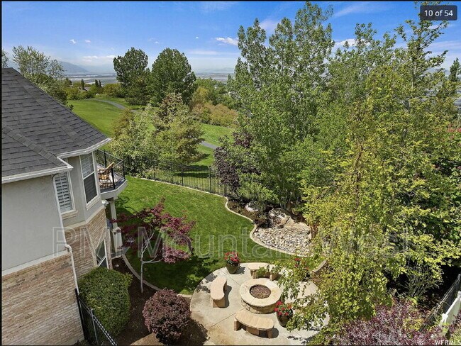 Building Photo - 49 E Fairway Dr