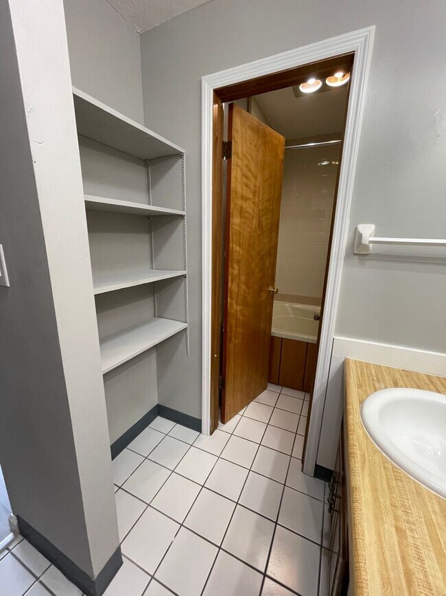 Building Photo - (22) 98-100 Woodruff Avenue