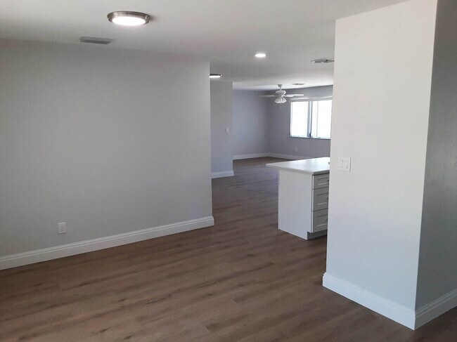 Building Photo - 1666 Sabal Palm Dr