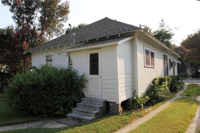 Building Photo - 1132 Columbia St