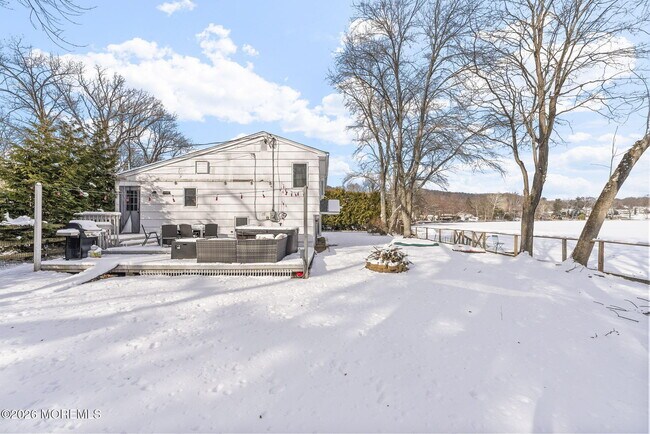 Building Photo - 191 Lakeshore Dr