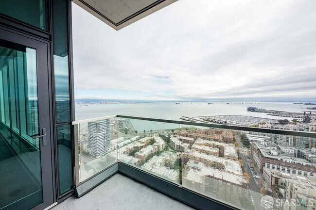 Building Photo - 425 1st St