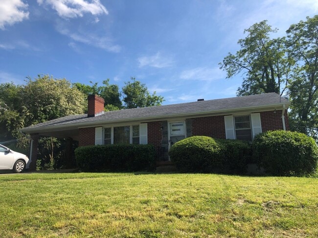 Building Photo - Brick Ranch with fresh paint! Carport! Located right at Fort Ave and Wards Rd