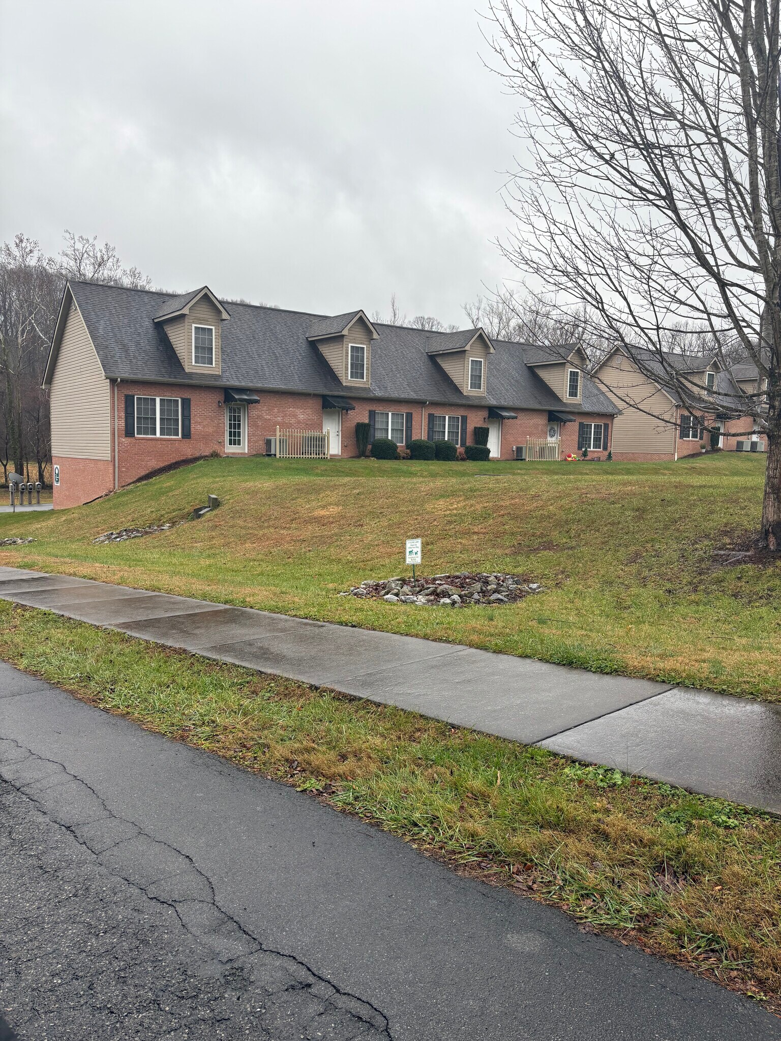 Building Photo - 2108 Pleasant View Dr