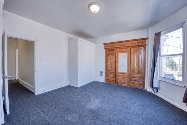 Building Photo - 354 Ophelia St