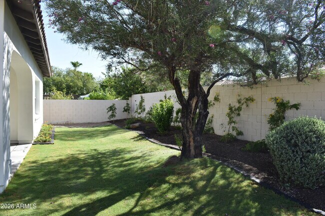 Building Photo - 20849 W Werner Pl