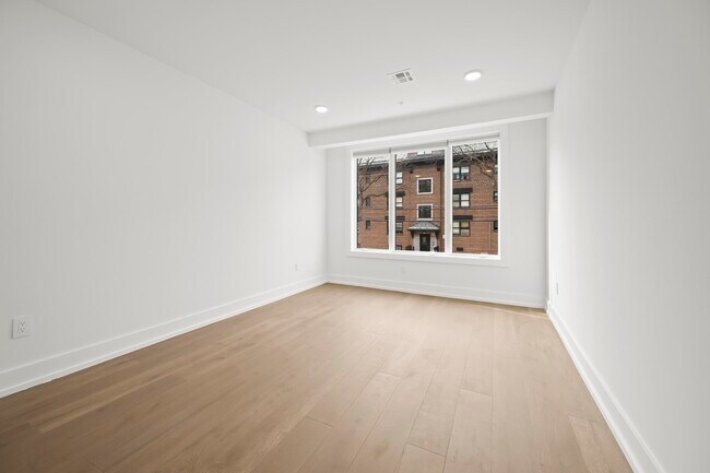 Building Photo - 525 Jackson St