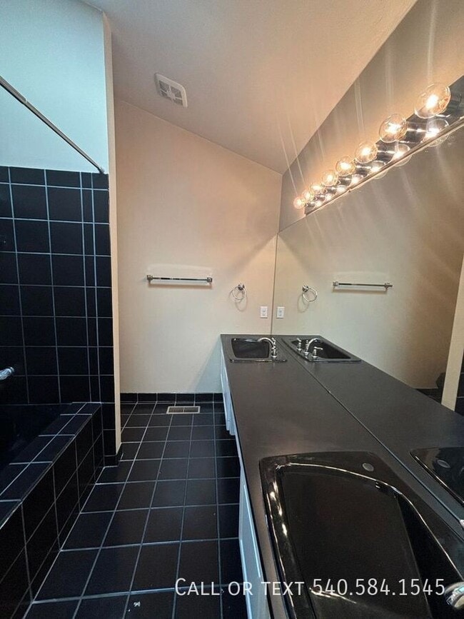 Building Photo - 4978 Hunting Hills Cir