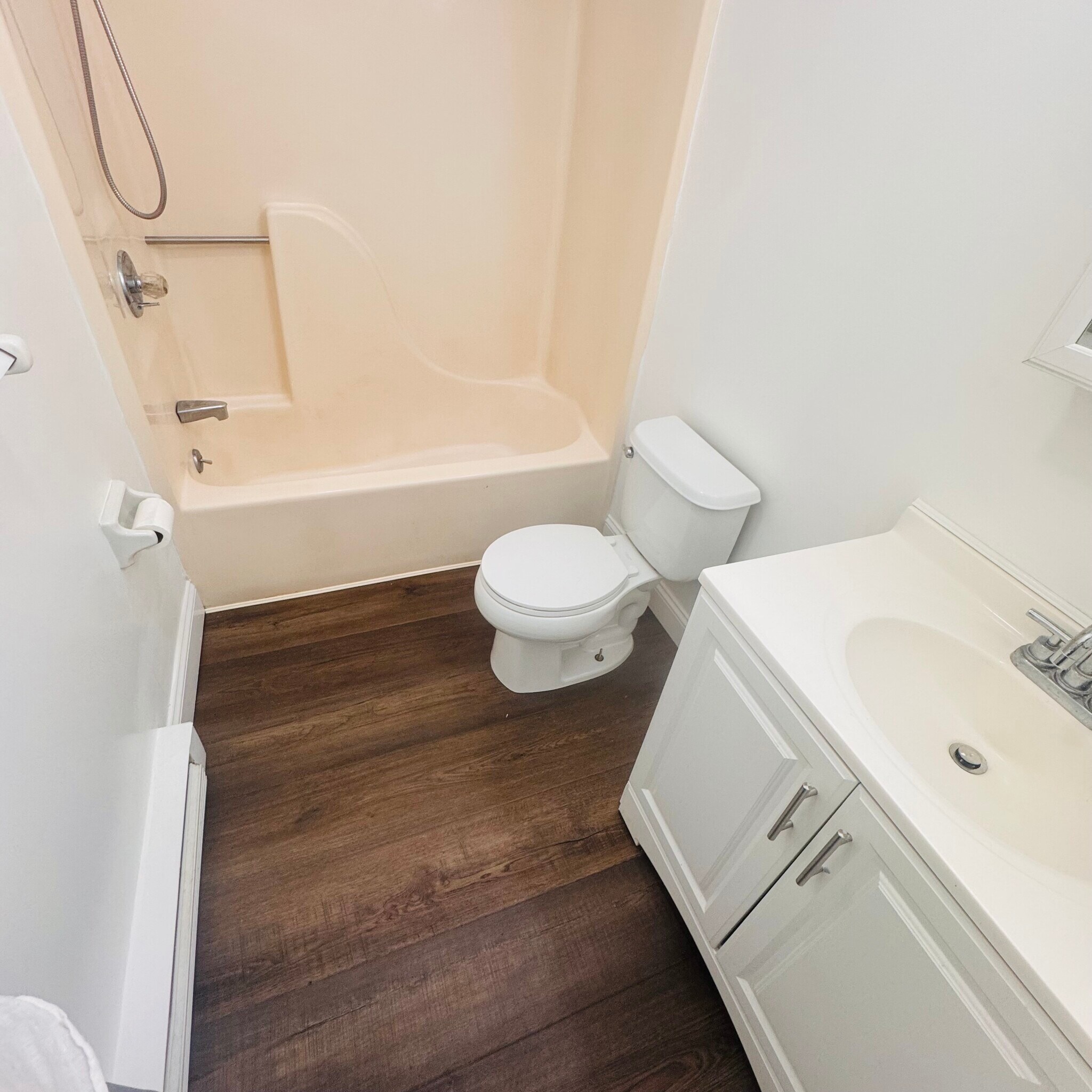 Brand new Floors - 19 Somers St