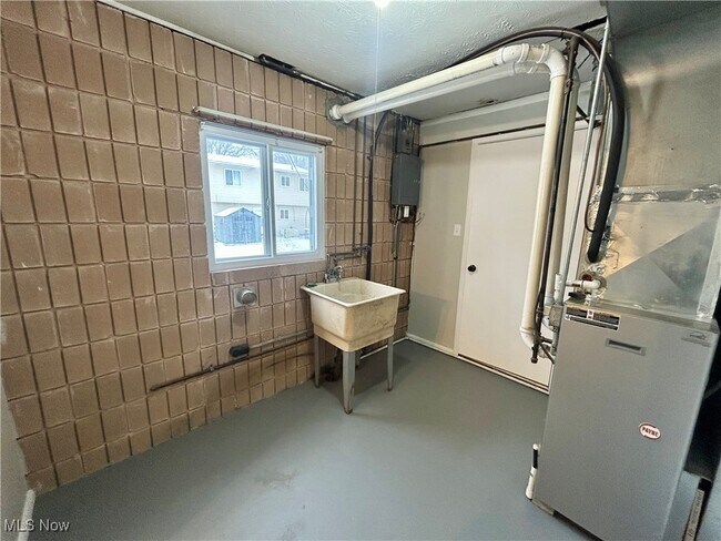 Building Photo - 4169 Vira Rd