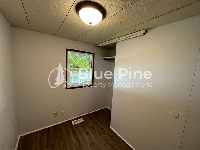 Building Photo - 4530 S 5th Ave