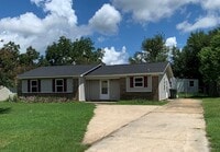 Building Photo - 2705 Nottingham Way