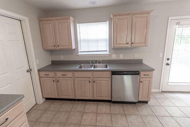 Building Photo - 1871 Field St