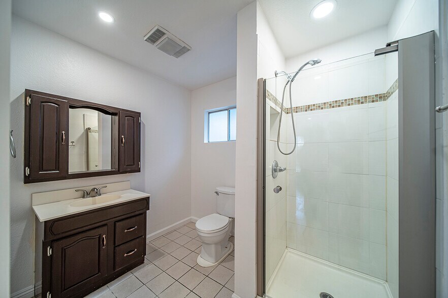 Building Photo - 1818 Wollam St