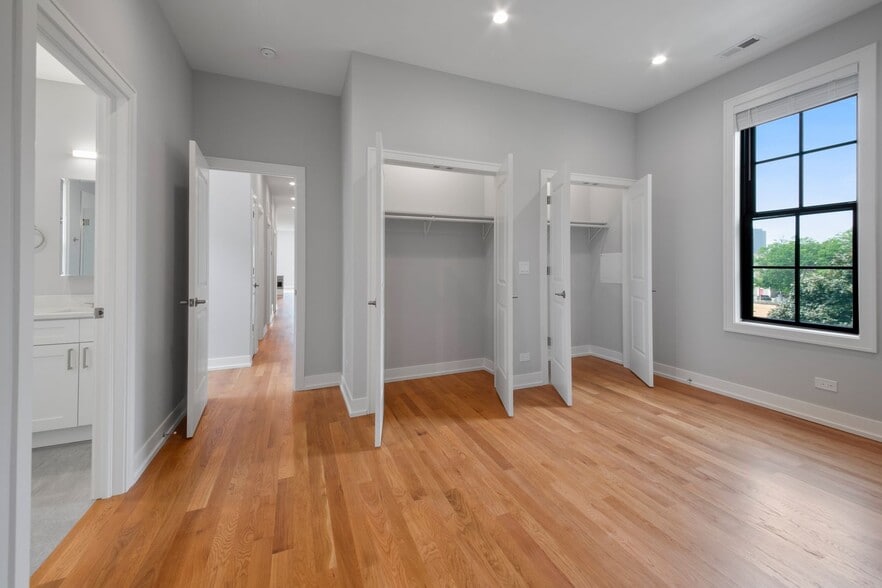 Building Photo - 1339 N Noble St