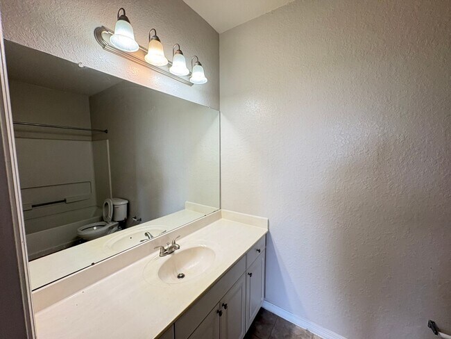 Building Photo - 8013 Hemingway Cir