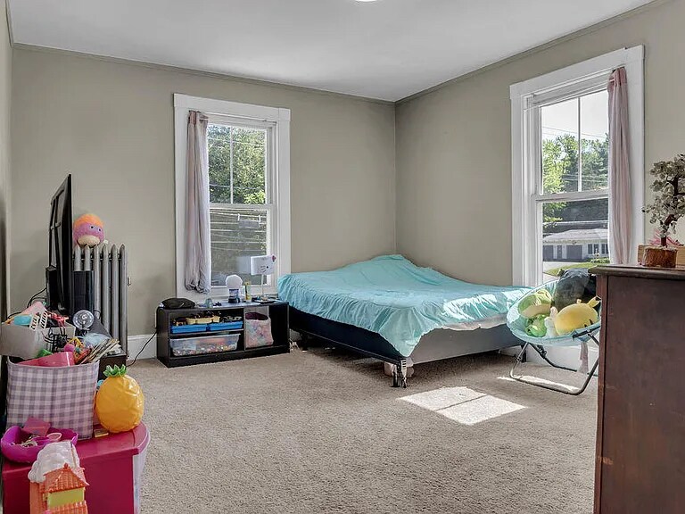 Building Photo - 280 Main St