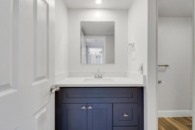 Building Photo - 2324 23rd Ct