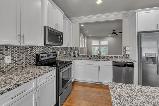 Building Photo - Modern Townhome Living in the Heart of Wed...