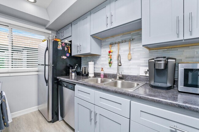 Building Photo - 1758 Sussex Walk