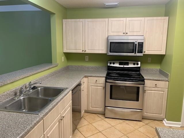 Building Photo - 222 Walnut Trace Dr