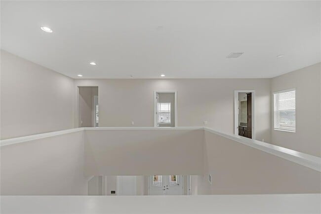 Building Photo - 14989 RedCove Pl