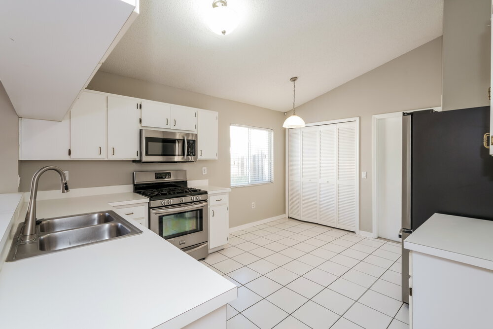 Building Photo - 28454 Meadowrush Way